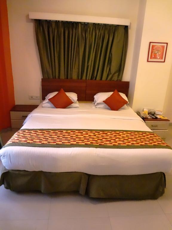 Executive Room King Bed with 20% discount on Food & Beverages and Early check in late check out upto 2 hrs subject to availability